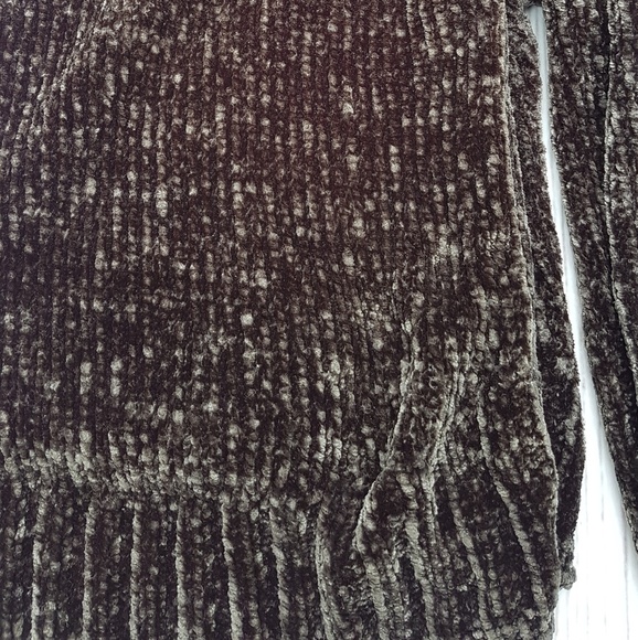 2 for 40 Zara long sleeve crop sweater. - Picture 5 of 6